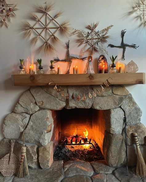 Feb 1st we celebrate Imbolc, Brigid’s Day, a day to plant seeds (in the earth and metaphorically, as plans and ideas in our lives). It’s a time of fertility, new beginnings and transformation, this cross quarter sabbat, when we delight in the promise of spring’s return. On my nature table above the hearth for Brigid’s Day are candles symbolizing Brigid’s fire; bulbs in clear vases from Trader Joe’s for awakening and new possibilities; Brigid’s crosses made of lavender for protecting the hom... Brigid Aesthetic, Imbolc Aesthetic, Brigid Altar, Brigid Goddess Altar, Imbolc Brigid, Imbolc Date 2024, Imbolc Affirmation, Brigid Goddess Offerings, Imbolc Brigid Cross