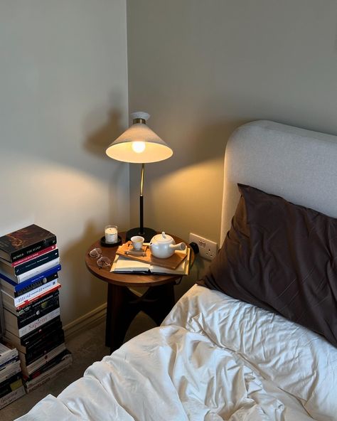 Bedside stories 🕯️📖 Bedside Ideas, Men Bedroom Ideas, Bedroom Books, Apartment Ideas For Men, Mens Bedroom, Minimalist Room, Dream Apartment, Apartment Inspiration, Cozy Room