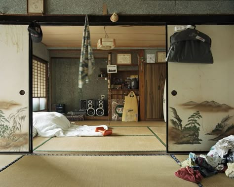 Japan Aesthetic Home Decor, Japanese Room Aesthetic, Hardcore Aesthetic, Japanese Person, Japan Apartment, Japan Room, Kiss Land, Traditional Japanese House, Japan Architecture