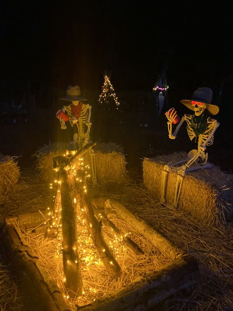 Hayride Aesthetic, Haunted Hayride, Halloween