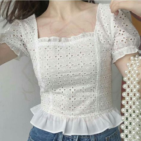 Hakoba Tops Casual, Hakoba Top Designs, Hakoba Tops, Korean Tops Blouse, Unique Tops For Women, Croptop Aesthetic Outfit, White Dress Ideas, Traditional Dresses Designs, Blouse Casual Fashion