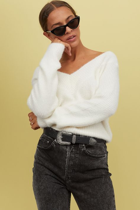 19 Cool New Pieces You Can Mix and Match With All Your Basics — Starting at Just $25 V Neck Sweater Outfit, Neck Sweater Outfit, White Sweater Outfit, Outfit Inspo Casual, Sweater Outfit, Spring Looks, Winter Fashion Outfits, White Sweaters, V Neck Sweater