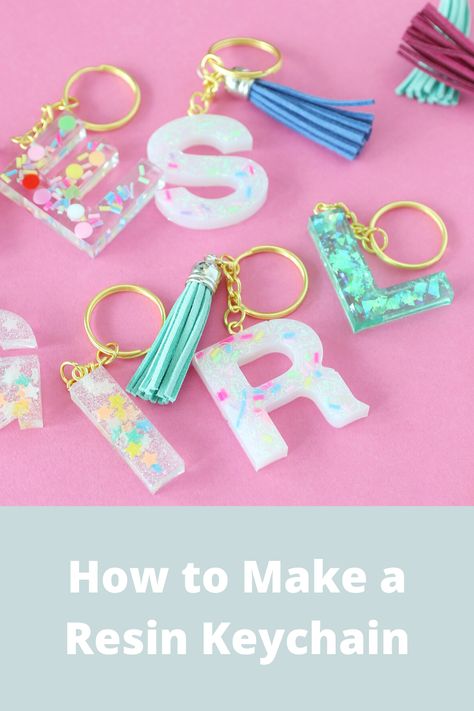 Create these EASY yet adorable resin keychains with Color Pour resin! How To Make Keychains, Diy Resin Keychain, Resin Arts, Resin Letters, How To Make Resin, Resin Making, Craft Resin, Keychain Ideas, Resin Crafts Tutorial