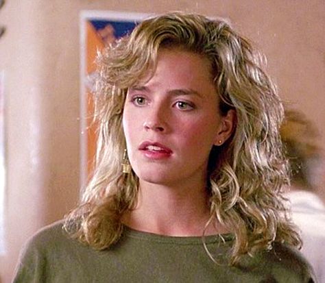 Elizabeth Shue, 90s Actors, 80s Celebrities, Elisabeth Shue, 80s Girl, Life Moves Pretty Fast, Elizabeth Montgomery, 80s Hair, Belle Beauty