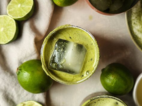 Matcha Margarita Recipe, Green Tea Margarita, Green Tea Noodles, Matcha Margarita, Coconut Water Cocktail, Macha Green Tea, Green Tea Cocktail, Matcha Cocktail, Cocktails Ideas