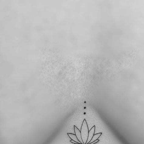 Sternum Piece, Hands Tattoo, Artist On Instagram, Tattoo Artist, Hand Tattoos, Tattoo Artists, Daisy, Tattoos, On Instagram