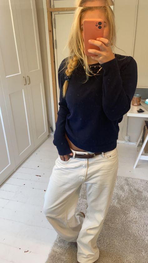 Beige Jeans Outfit, Sixth Form, Skandinavian Fashion, Autumn Fits, Scandinavian Fashion, Outfit Inspo Casual, Fits Clothes, Paris Outfits, Stockholm Fashion