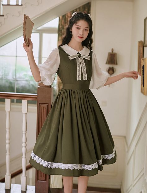 A Spring Outing Vintage Classic Lolita Blouse, Skirt and OP Dress 1890s Fashion, Dress Korea, Op Dress, Classic Lolita, Blouse Skirt, Modesty Fashion, Frocks For Girls, England Fashion, Vintage Inspired Outfits