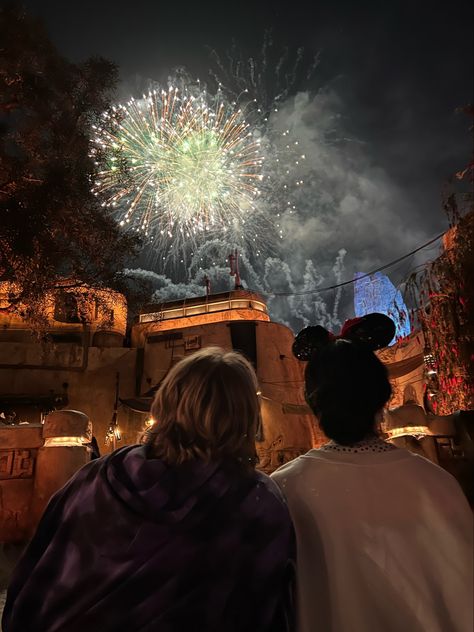 fireworks disney disneyland bffs best friends cool fun amusement park pic inspo photo inspiration 2023 magical pretty for you page explore page trending trendy viral Amusement Park Date, Tiktok Photos, Polaroid Ideas, Alphabet Dating, Bestie Things, Disney Fireworks, Summer Vision, Dream Dates, Board Wallpaper