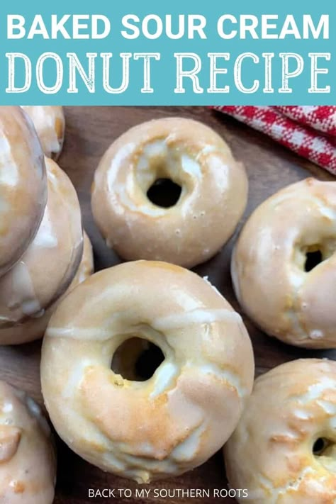 Baked Sour Cream Donut Recipe, Donut Pan Recipe, Donuts Photography, Cream Donut Recipe, Beignets Cuits, Baked Donut Recipe, Glazed Sour Cream Donuts, Recipe With Sour Cream, Donuts Aesthetic