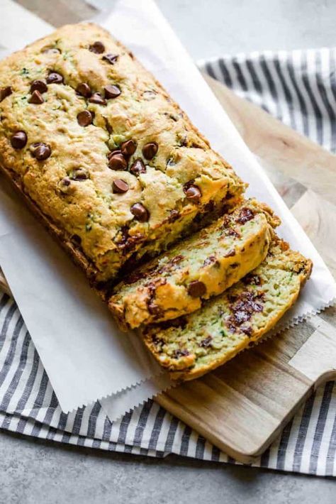 Gluten Free Chocolate Chip Zucchini Bread with Bob\'s Red Mill · Seasonal Cravings - My Recipe Magic Honey Kitchen, Gluten Free Zucchini Bread, Easy Zucchini Bread, Chocolate Chip Zucchini Bread, Oreo Pie, Cream Chicken, Zucchini Bread Recipe, Chocolate Chip Bread, Gluten Free Chocolate Chip