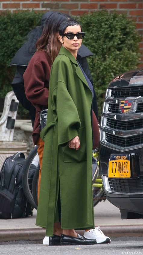 Zoë Kravitz Is the Ultimate Cool Girl — These 22 Style Moments Prove It Zoe Kravitz Style, Long Green Coat, Zoë Kravitz, Chica Cool, Zoe Kravitz, Green Coat, Style Crush, 가을 패션, Casual Street Style