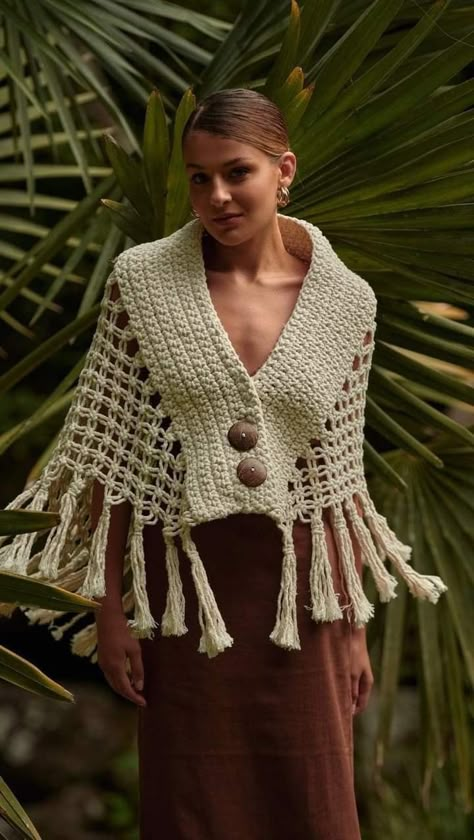 Crochet Hooded Scarf Pattern, Crochet Capelet, Crochet Cape, شال كروشيه, Crochet Baby Shoes Pattern, Mode Crochet, Crochet Macrame, Crochet Coat, Crochet Handbags Patterns