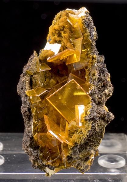 Vibrant golden yellow wulfenite crystals growing with mimetite Yellow Crystals, Minerals Crystals Rocks, Rock Minerals, Rocks Crystals, Beautiful Rocks, Gemstones Crystals, Gems Crystals, Mineral Stone, Minerals And Gemstones