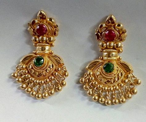 Jhumka Designs Gold, Gold Ear Rings, Gold Buttalu, Jhumkas Gold, Plain Earrings, Latest Gold Ring Designs, Latest Earrings Design, Simple Necklace Designs, Jhumka Designs