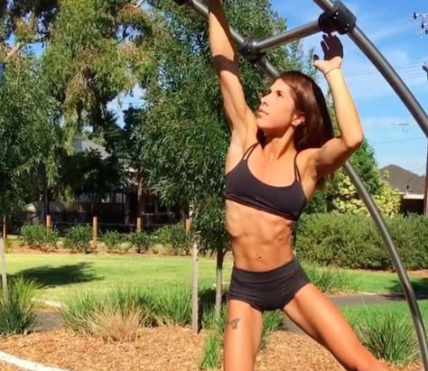 12 Telltale Signs You're a Calisthenics Athlete - BarBend Calisthenics Women Before And After, Calisthenics Body Female, Female Calisthenics, Women Calisthenics Transformation, Female Calisthenics Physique, Women’s Calisthenics, Calisthenics Women, Calisthenics Skills List, Learn Calisthenics