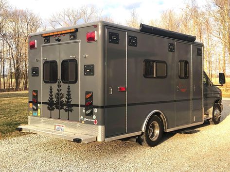 Ambulance Camper, Ambulance Conversion, Rv Bus, Luxury Motorhomes, Van Camper, Camper Living, Expedition Vehicle, Rock Crawler, Camper Conversion