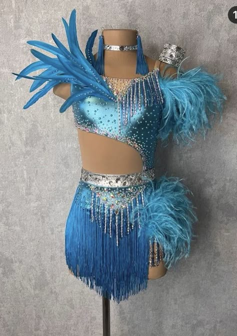 Dance Costume With Feathers, Rio Dance Costume, Carnaval Outfit Brazil, Body Carnaval, Rio Carnival Costumes, Samba Dance, Carnival Dancers, Carnaval Outfit, Carnival Fashion