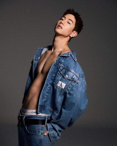 with Mark Tuan on Twitter: "230226 Stylist shares a new photo of Mark from the @CalvinKlein ad campaign 🔗 https://t.co/U99f3bwY9n MARK TUAN FOR CALVIN KLEIN #MarkTuan_CalvinKlein @marktuan in #mycalvins #MarkTuan #Mark #段宜恩 #마크 @dnaofficial https://t.co/JwsnSmpKVY" / Twitter Mark Tuan Abs, Men’s Journal, Got7 Mark Tuan, Sans Cute, Handsome Asian Men, Hot Asian Men, Got7 Mark, Aesthetic Boys, Got7 Jackson