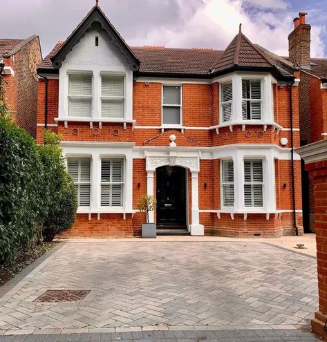 Renovating Edwardian House Vs Victorian - Property London Edwardian House Exterior, Victorian Semi Detached House, Edwardian Homes, Red Brick House Exterior, Edwardian Architecture, English Architecture, Edwardian House, Red Brick House, Homes Interior