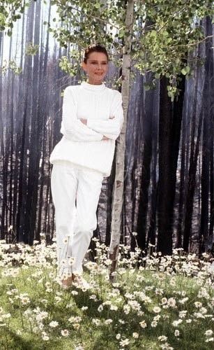 Timeless Audrey Hepburn — On the set of “Always”,last Audrey’s movie Classic Shots, Audrey Hepburn Images, Audrey Hepburn Hair, Terry O Neill, Audrey Hepburn Style, Look Magazine, Esquire Magazine, Roman Holiday, My Fair Lady