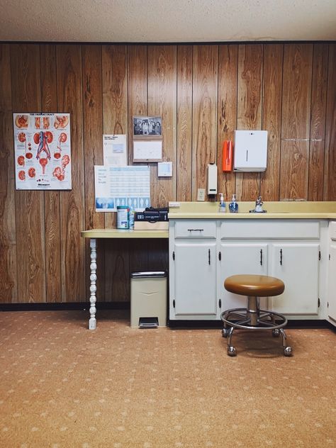 An outdated doctors office 📠 #vscox #monochrome #minimal #brown #muted #70s #interior #office #doctor #medical #wood #unseen Doctors Office Aesthetic, Office Doctor, Doctors Surgery, Split Image, Medical Decor, Medical Furniture, Photography Office, Novel Inspiration, 70s Interior