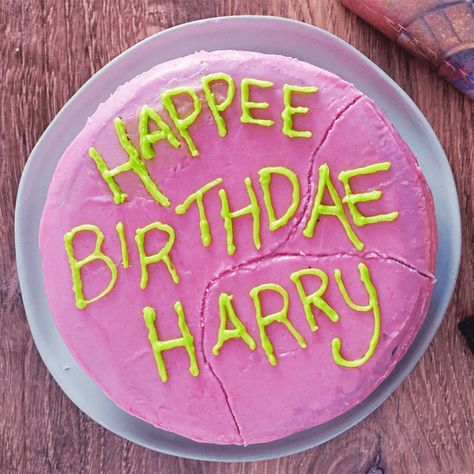 22 Harry Potter Recipes from the Wizarding World | Taste of Home Happee Birthdae Harry Cake, Hagrid Cake, Harry Potter Kitchen, Happee Birthdae Harry, Treacle Tart, Harry Potter Birthday Cake, Rock Cake, Harry Potter Food, Baking Book