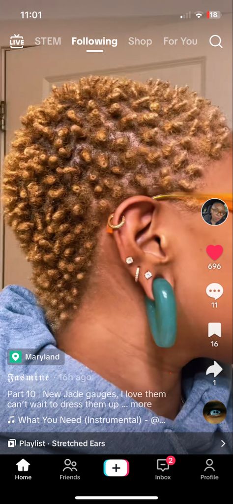 Ear Gauges Aesthetic Black Women, Gold Ear Piercings Black Women, Ear Gauges Black Women, Stretched Ears Black Women, Gauges Black Women, Stretched Ear, Ear Stretching, Curated Ear, Piercing Inspo