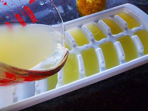 Freezing Lemon Slices, Lemon Juice and Lemon Zest Lemon Ice Cubes, Freezing Lemons, Flavored Ice Cubes, Storing Lemons, Freezing Fruit, Juice Ice Cubes, Frozen Lemon, Lemon Ice, Lemon Slices