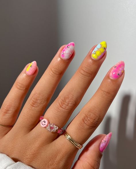 blooming gel is so so cool 🫧✨ Cute Nails Blooming Gel, Neutral Blooming Gel Nails, Summer Nails Blooming Gel, Short Summer Nails Blooming Gel, Blooming Gel Nails Designs, Bloom Gel Nails, Nail Inspo Blooming Gel, Blooming Gel Aura Nails, Blooming Gel Designs