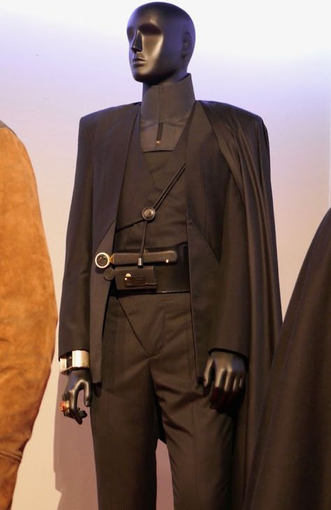 Paul Bettany Solo: A Star Wars Story Dryden Vos costume Star Wars Tuxedo, Star Wars Outfits Inspiration Men, Star Wars Jedi Outfit Male, Star Wars Male Outfits, Star Wars Inspired Outfits Men, Star Wars Mens Fashion, Star Wars Style, Star Wars Outfits Men, Star Wars Senator Outfit