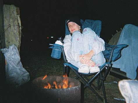 Campfire Aesthetic, Summer Australia, Aesthetic Camping, Camping Aesthetic, Gap Year, Summer Bucket Lists, Camping Life, Go Camping, Happy Campers