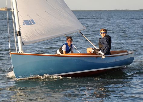 Small Sailboats For Sale, Sailing Dinghy, Sailboats For Sale, Wooden Sailboat, Small Sailboats, Traditional Boats, Wooden Boat Building, Best Boats, Charter Boat