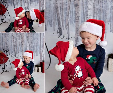 Baby Boy Photo Shoot Ideas, Sibling Christmas Pictures, Family Holiday Pictures, Big Brother Little Sister, Christmas Baby Pictures, Christmas Poses, Sibling Pictures, Boy Photo Shoot, Baby Christmas Photos