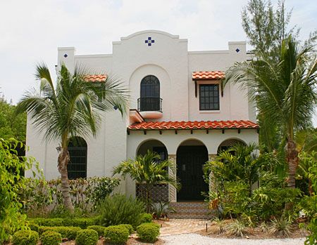 Classic Spanish Style Home! American House Style, Historic Neighborhood, Spanish Colonial Revival, Mission Style Homes, Spanish Colonial Homes, Spanish Revival Home, Spanish Bungalow, Mediterranean Revival, Spanish Architecture