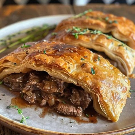 Beef Wellington Turnover – Tasty Recipes Beef Wellington Turnovers, Turnover Recipes, Elegant Appetizers, Beef Wellington, Steak Sauce, Beef Tenderloin, Cooking Turkey, Easy Family Meals, Beef Dishes