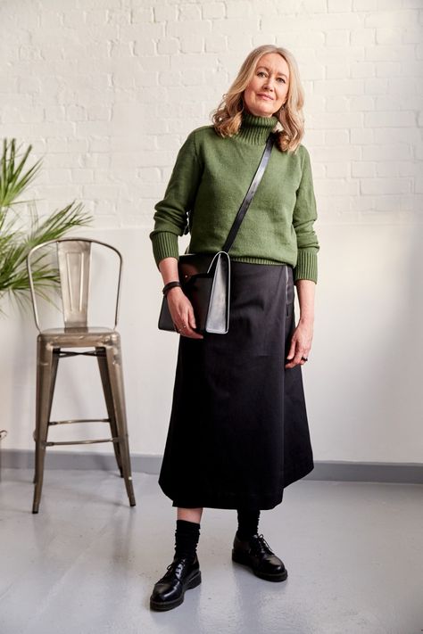 What Women Wear: Deborah Thomas — That’s Not My Age Minimalist Moda, Adorable Style, Creative Women, Winter Capsule, Female Founders, Margaret Howell, 50 Style, English Style, Ethical Clothing