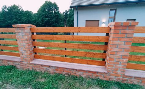 Brick Fence With Wood, Brick And Wood Fence Ideas, Wood Fence With Brick Columns, Wood And Brick Fence, Brick And Wood Fence, Brick Wall Fence, House Fencing, Beautiful Fences, Fence Brick