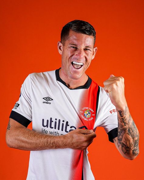 Ross Barkley, Luton Town, Football Players, Football, Quick Saves, American Football