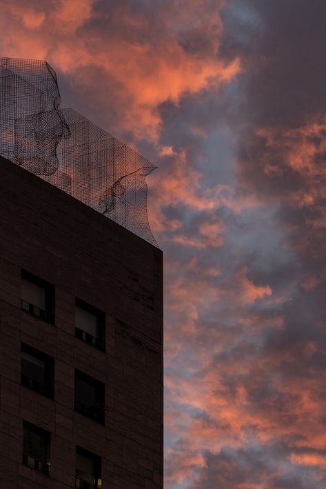 Edoardo Tresoldi installs wire mesh sculpture Limes on Barcelona roof Edoardo Tresoldi, Barcelona Street, Public Artwork, Italian Artist, Limes, Wire Mesh, Building Design, Skyscraper, Multi Story Building