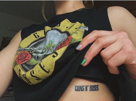 59.9k Likes, 287 Comments - Guns N' Roses (@gunsnroses) on Instagram: “Repost from @annarohaly Got a Guns N' Roses tattoo? Show us by using #GNRink in your photos and…” Axl Rose Tattoo, Rock Tattoo, Fan Tattoo, Roses Tattoo, Tattoo Shows, Mermaid Tattoo, Axl Rose, Elegant Tattoos, Tattoo Trends