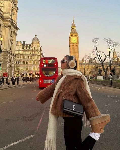 What To Wear In London, Wool Camel Coat, London Photo Ideas, Photoshoot London, London Vibes, London Dreams, London Living, White Turtleneck Sweater, Scarf Shop