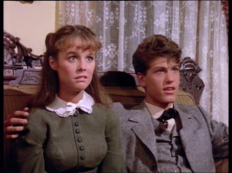 Rachel's face is priceless!!! Jonathan Gilbert, Ingalls Family, Rachel Brown, House Cast, Prairie House, Michael Landon, Laura Ingalls Wilder, Laura Ingalls, Shed Homes