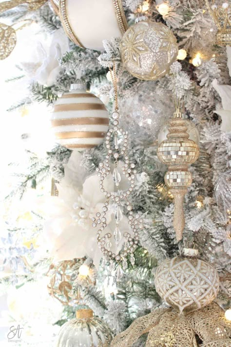 Glam White & Gold Living Room Christmas Tree & Mantel - Summer Adams Glam Christmas Decor, Flocked Christmas Trees Decorated, Holiday Mantel, Glam Christmas, Elegant Christmas Trees, Gold Christmas Decorations, Pencil Christmas Tree, White Christmas Trees, Flocked Christmas Trees