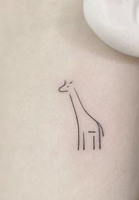 Line Giraffe Tattoo, Moms Tattoo, Giraffe Tattoo, Cartoon Giraffe, Tattoo Simple, Tattoo Outline, Mom Tattoos, Fine Line, Simple Tattoos