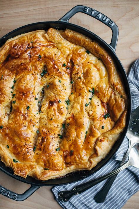 Organic Chicken Recipes, Leek Chicken, Chicken Pot Pie Recipe, Pot Pie Filling, Mushroom Pie, Pot Pie Recipe, Puff Pastry Dough, Homemade Pastries, Pot Pies Recipes