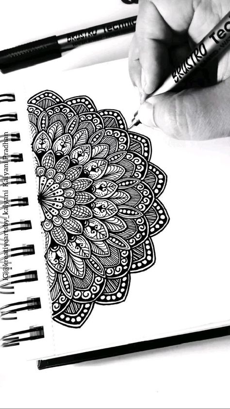 Mandala Art Tutorial, Hb Pencil, Intricate Mandala, Technical Pen, Easy Mandala Drawing, Boho Art Drawings, Mandala Art Therapy, Geometric Design Art, Simple Mandala