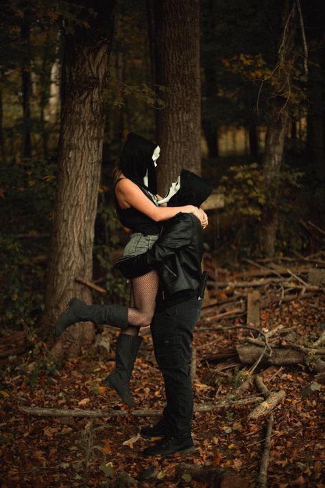 By megans captured moments photography Spooky Asthetic Picture, Ghostface Couple Pictures, Spooky Halloween Couples Shoot, Couple Scream Photoshoot, Ghost Face Picture Couple, Matching Halloween Pfp For Couples, Spooky Pictures Photography, Spooky Couple Photoshoot Scream, Horror Movie Engagement Photos