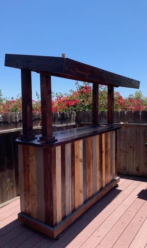 Rustic Bars, Pallet Bars, Wooden Pallet Bar, Tikki Bar, Pallet Bar Diy, Pallet Bar, 1001 Pallets, Rustic Planters, Rustic Bar