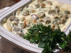 Potato Pierogi in White Mushroom Sauce (vareniki) Perogies Casserole, White Mushroom Sauce, Potato Pierogi, Beet Salad With Feta, Easy Cranberry Sauce, Lithuanian Recipes, Delicious Sides, Cabbage Salad Recipes, Roast Turkey Recipes